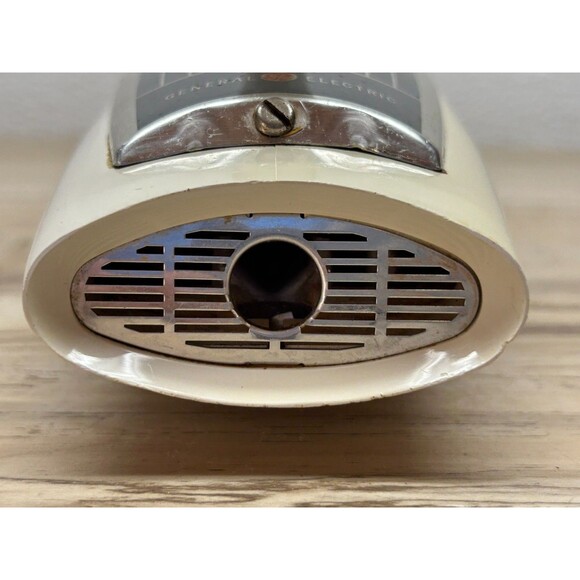 Vintage 1960s General Electric Portable 3 Speed Hand Electric Mixer Model 20M47 - Picture 7 of 16